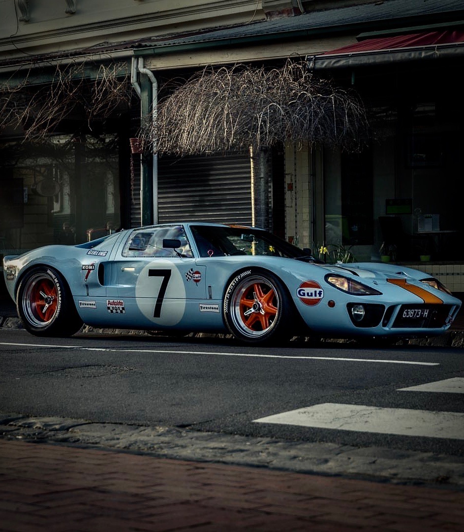 943x1080, 275 Kb / автомобиль, спорткар, ford gt, реклама, семь, зебра, дорога