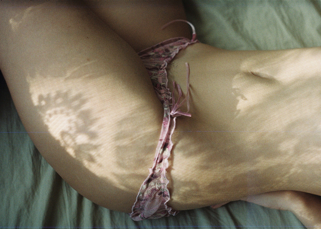 1024x730, 335 Kb / тень, свет, кружева, розовые, изгиб