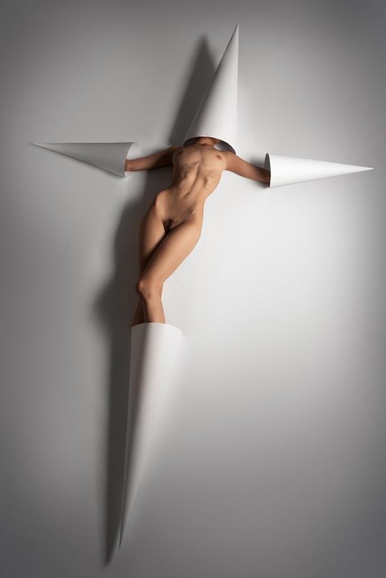 564x844, 18 Kb / Кулёк, голая, ККК, ку-клукс-клан, колпак, конус