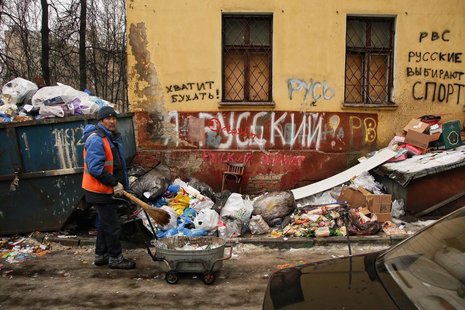 960x640, 116 Kb / мусор, гастарбайтер, русские, хватит, бухать, спорт