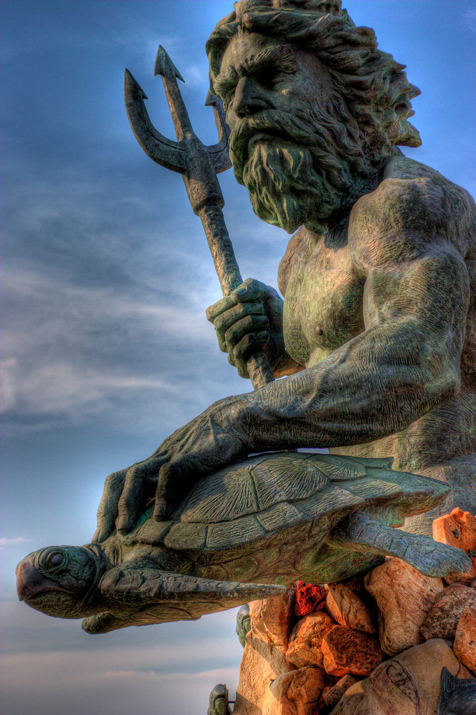 682x1024, 498 Kb / черепаха, бог, трезубец, Нептун, статуя, античность