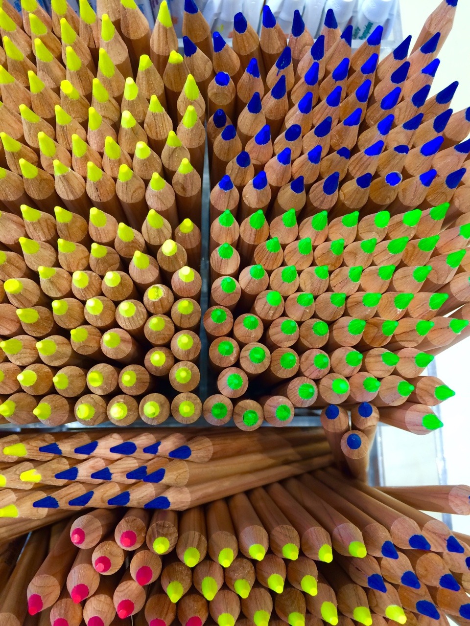 960x1280, 434 Kb / цветные, карандаши