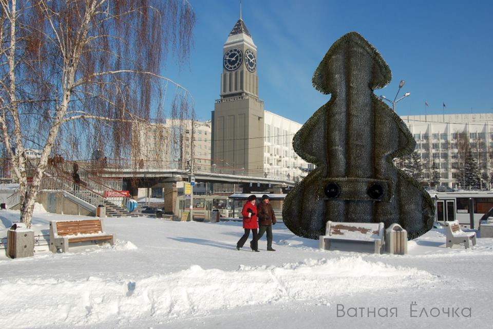 960x640, 110 Kb / Слонов, ватная ёлочка, часы, снег