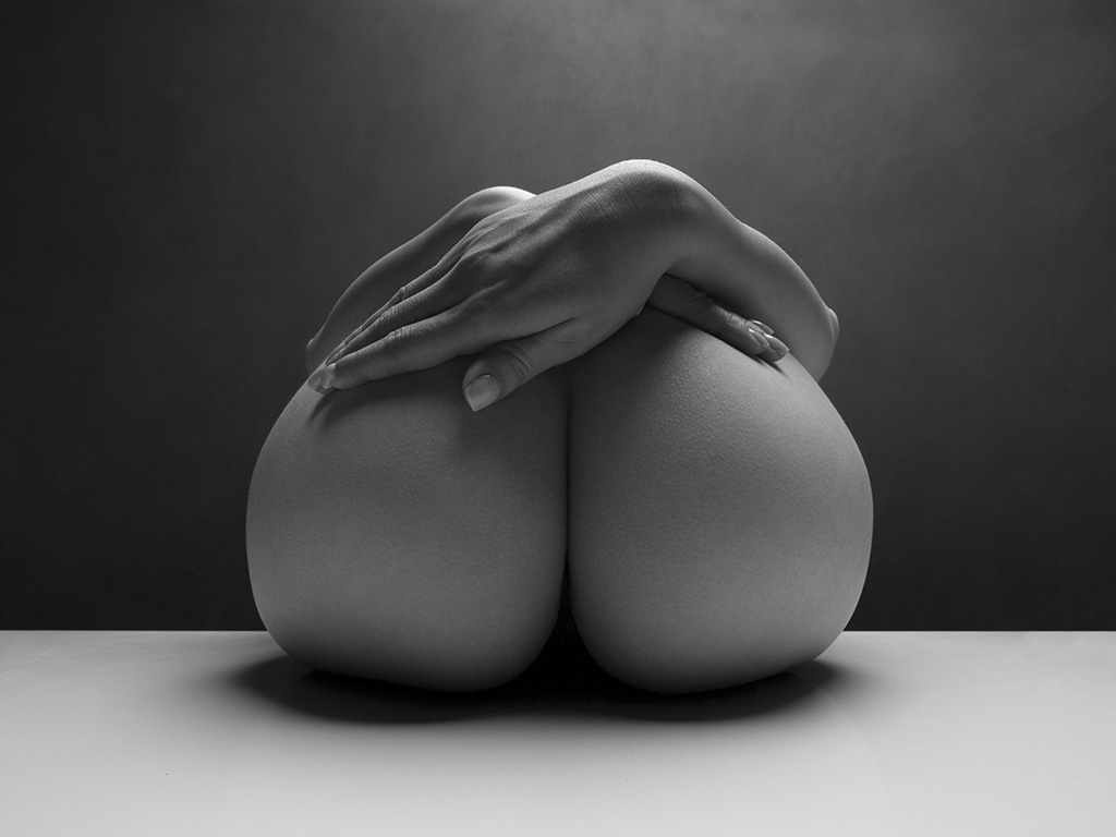 1024x768, 106 Kb / жопа, попости, руки, голова, waclaw wantuch, ч/б