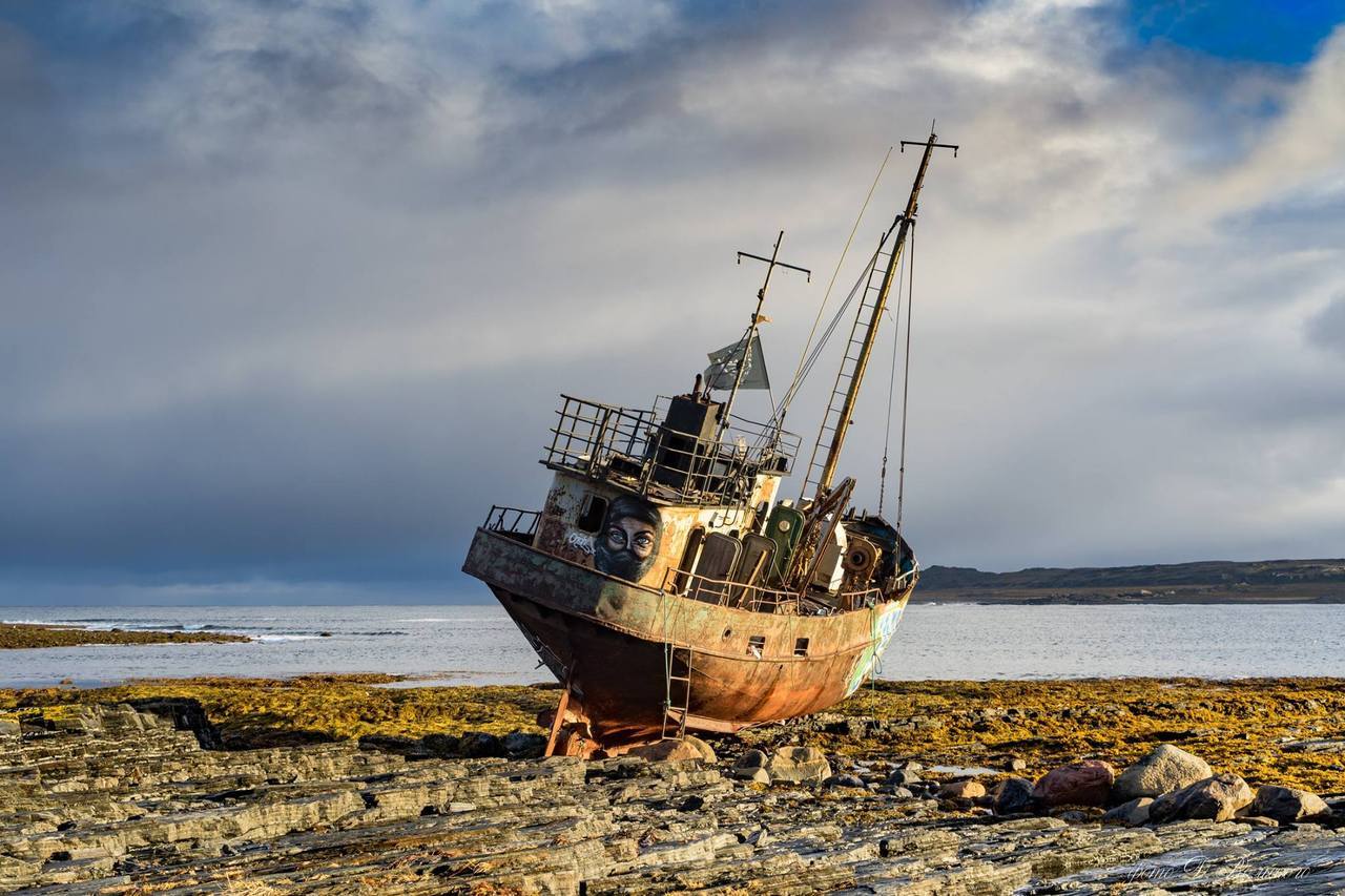 1280x853, 164 Kb / судно, баркас, лодка, берег, ржавчина, камни