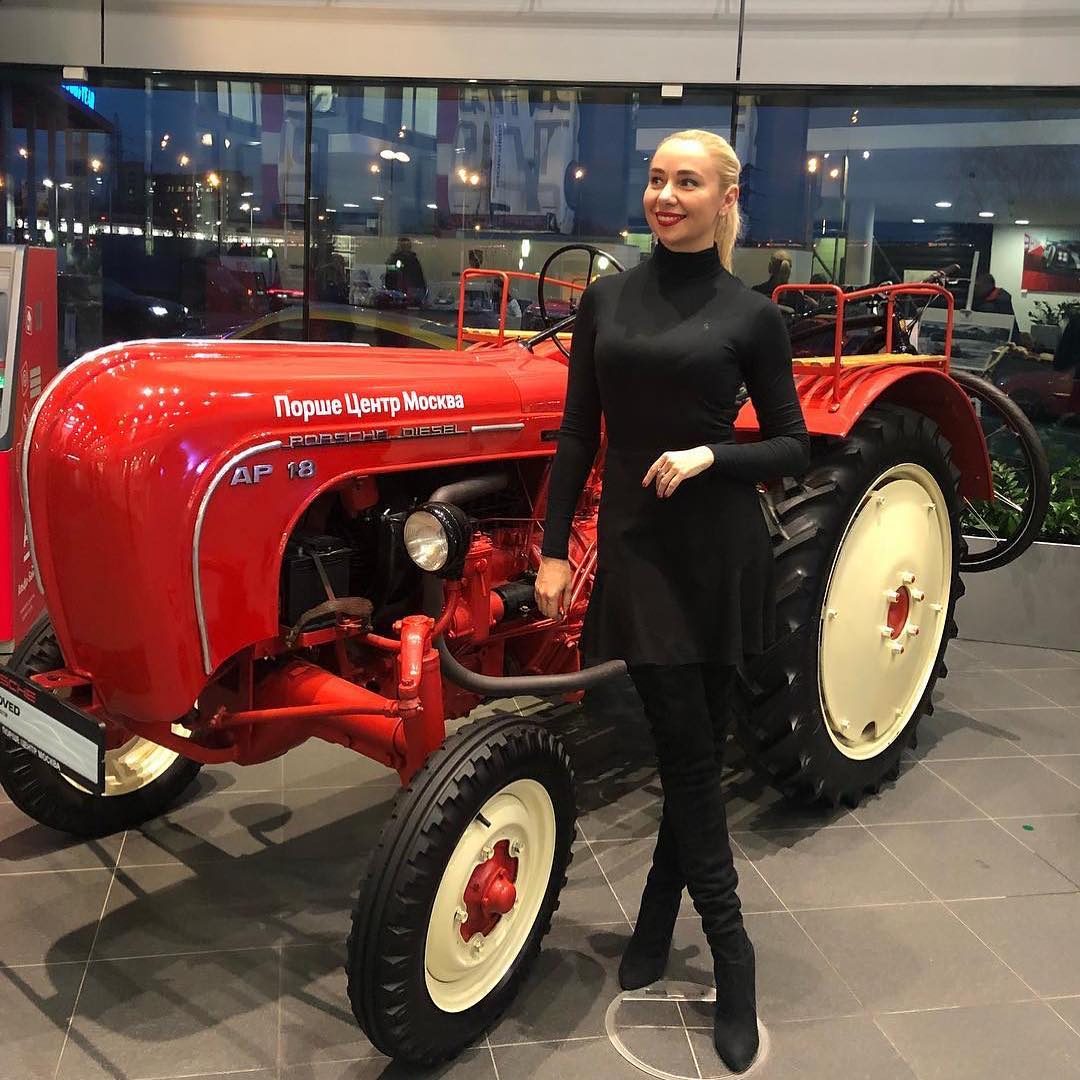 1080x1080, 146 Kb / Трактор, porsche