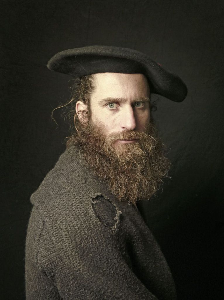 766x1024, 88 Kb / мужчина, берет, дырка, борода, портрет