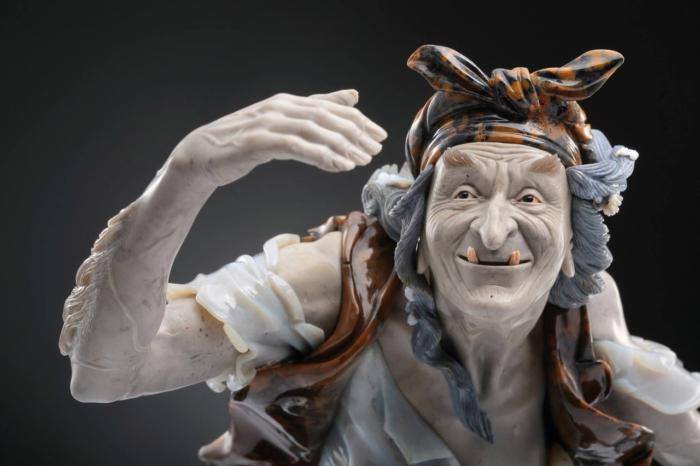 700x466, 34 Kb / Милляр, Баба Яга, Скульптура