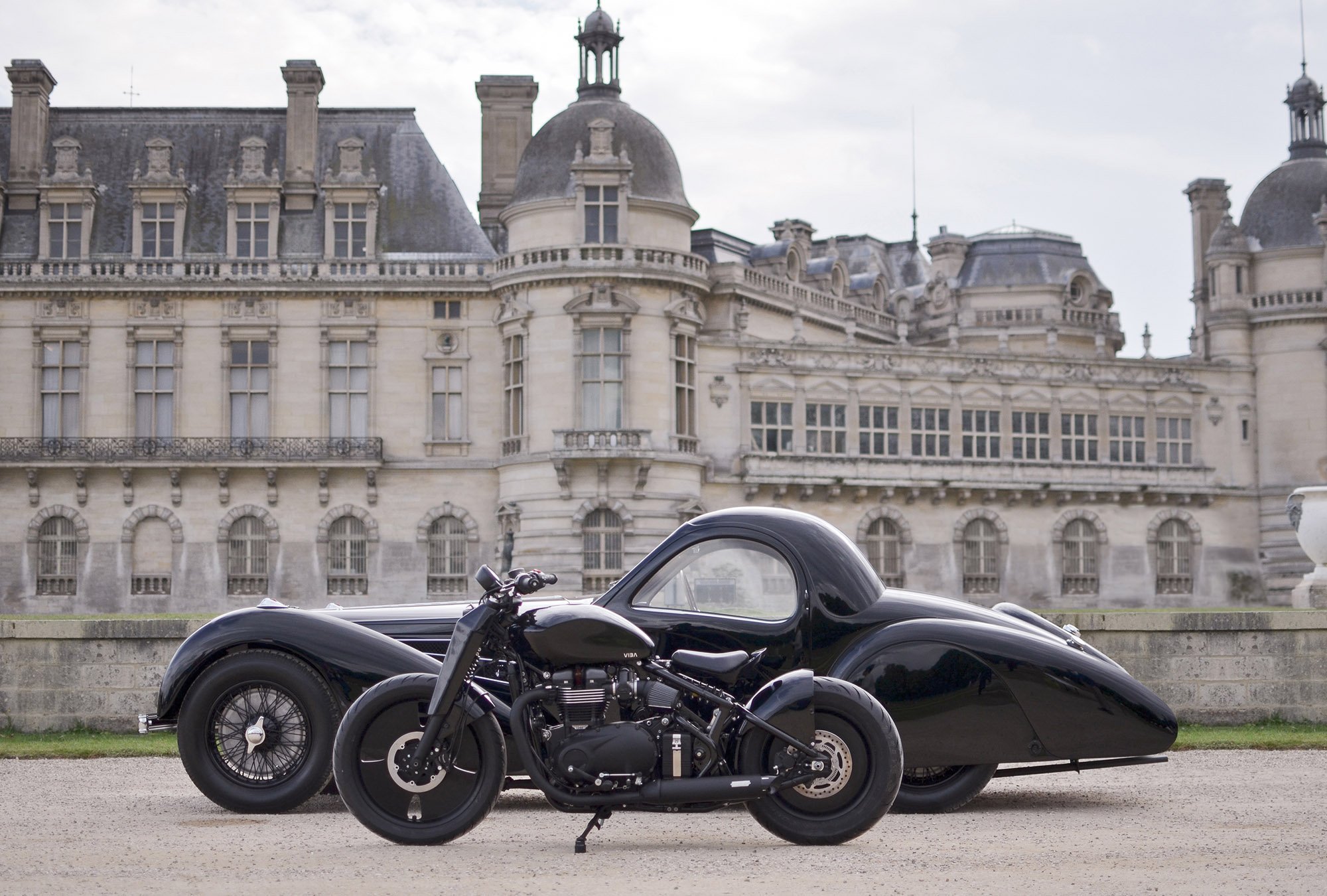 2000x1350, 426 Kb / мотоцикл, автомобиль, замок