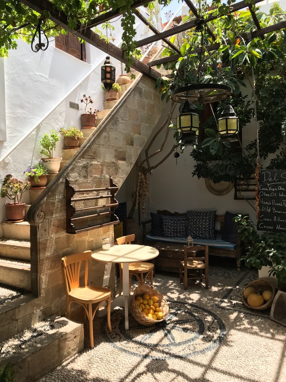 960x1280, 492 Kb / лестница, горшки, корзина, лето, апельсины