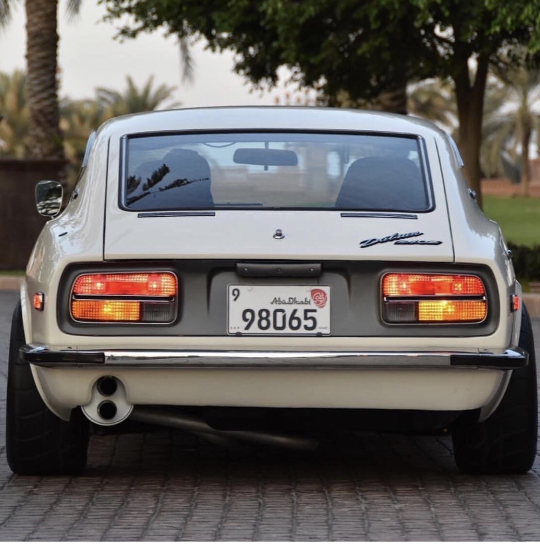 1114x1124, 225 Kb / автомобиль, попа, фонари, датсун, ниссан, datsun, nissan