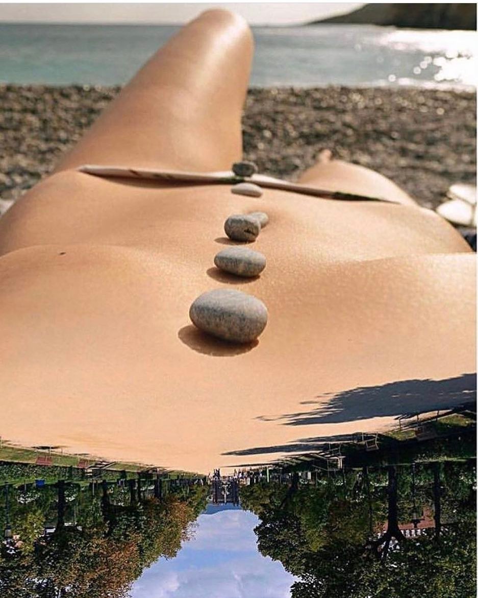 937x1171, 165 Kb / пляж, женщина, загорает, камешки, дорога, аллея, деревья