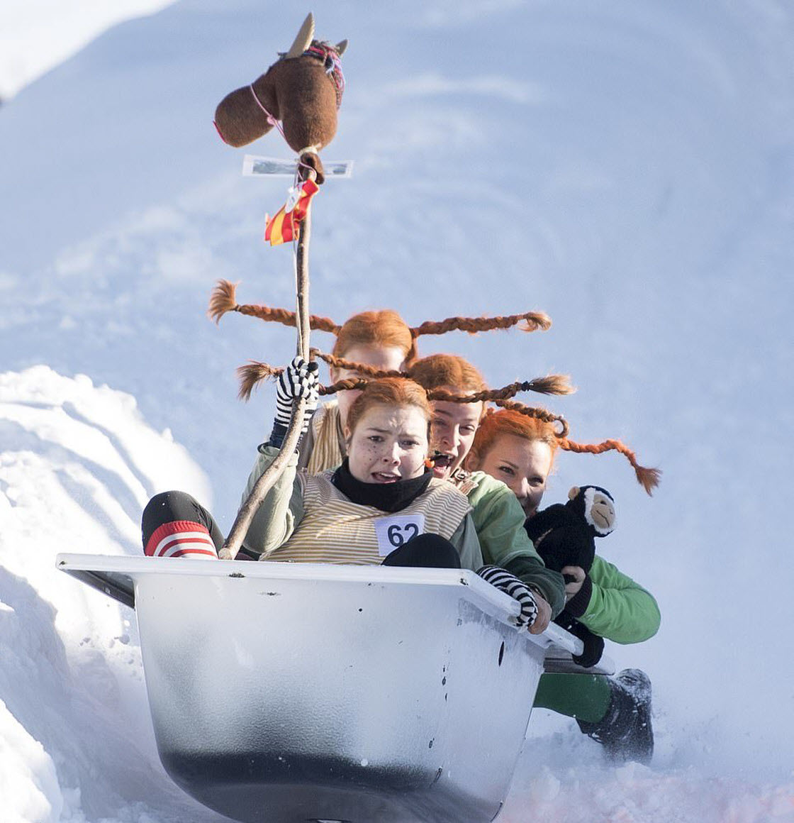 1120x1160, 162 Kb / ванна, косички, коса, косы, Швейцария, снег, костюм, спуск