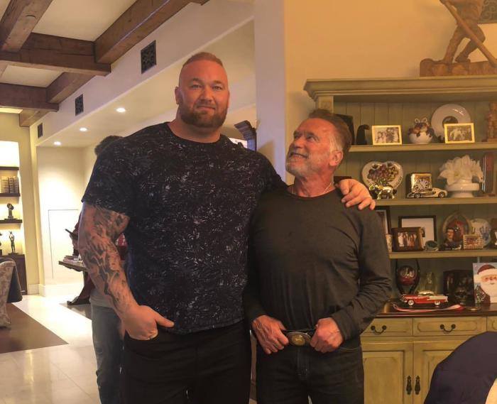 700x569, 48 Kb / Хафтор Бьёрнссон, Арнольд Шварценеггер