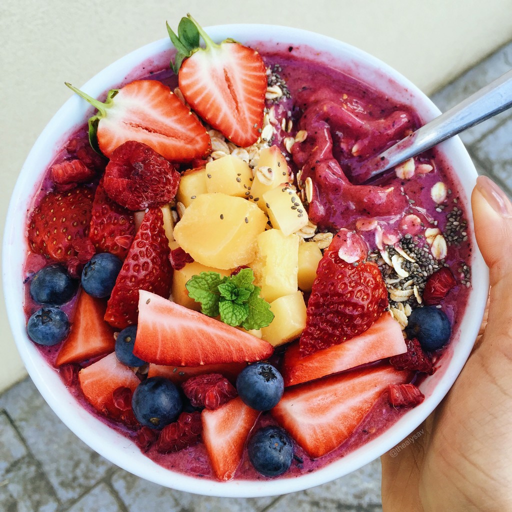 1024x1024, 290 Kb / еда, фрукты, чашка, ложка, хлопья