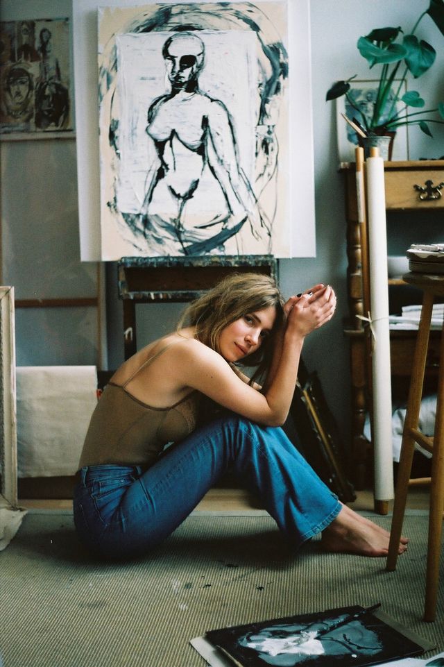 640x961, 112 Kb / женщина, художница, мастерская, картина, мазня