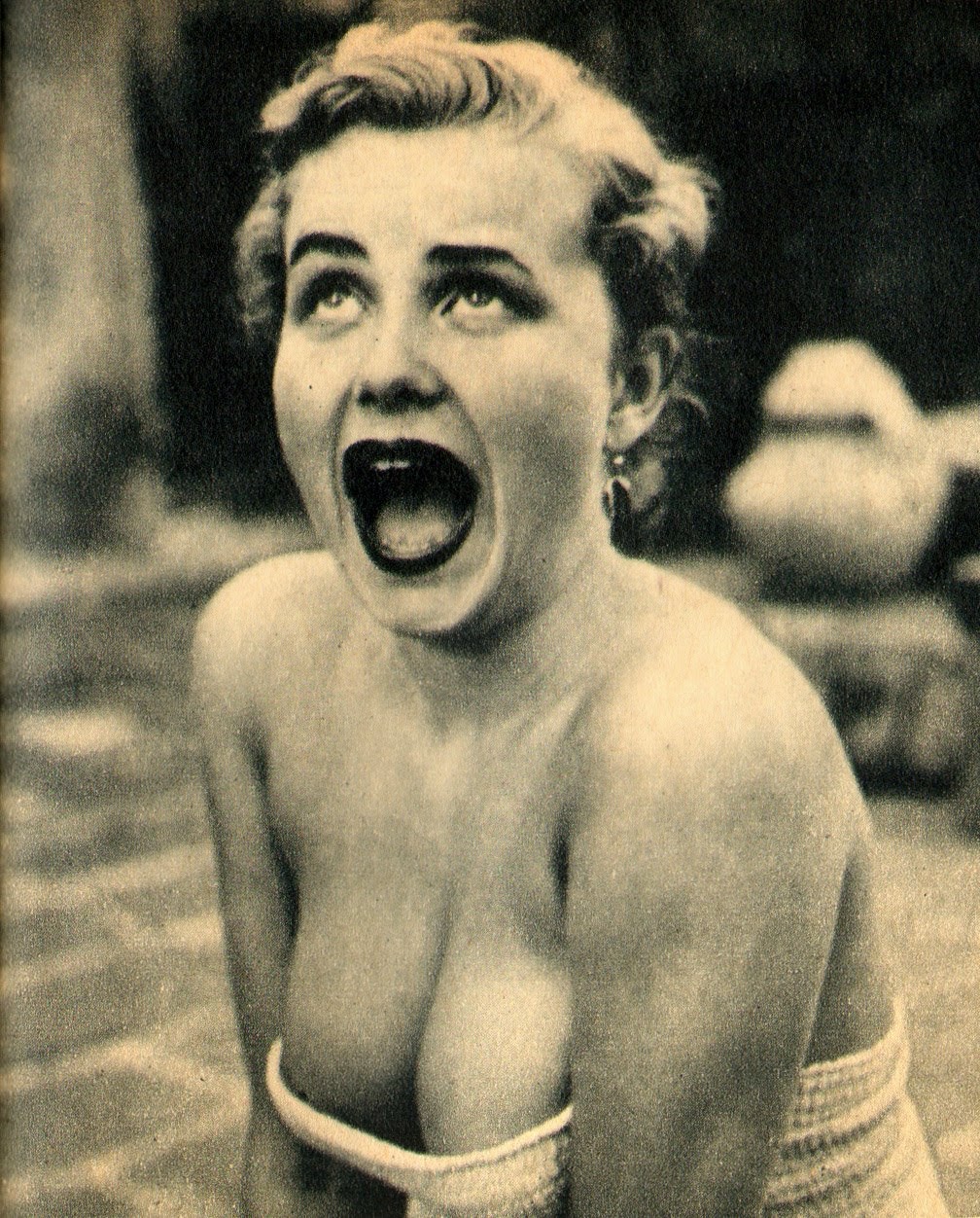 1008x1252, 380 Kb / девка, рот, эмоции, ч/б, ретро