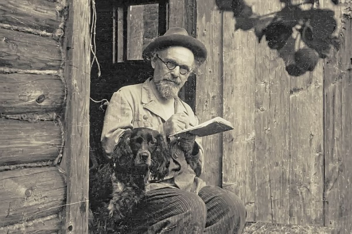 1200x800, 505 Kb / дедушка, Михаил, Пришвин, шляпа, блокнот, собака, брус, ч/б