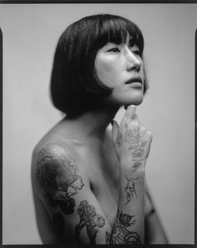 690x868, 59 Kb / Тату, девушка, корейка, кореянка, ч/б