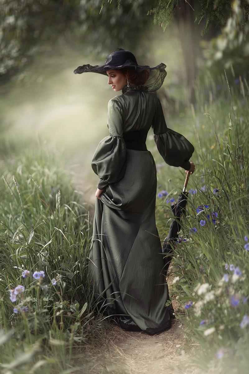 800x1200, 287 Kb / женщина, шляпа, зонт, лес, деревья