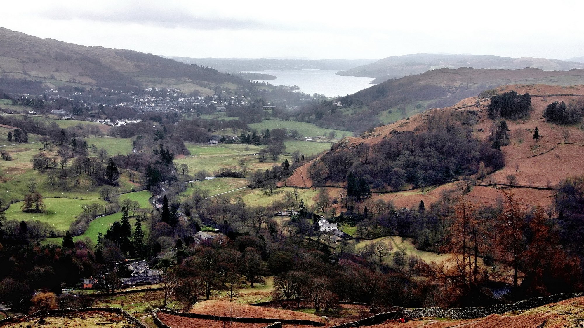 2000x1125, 615 Kb / холмы, озеро, деревня, Rydal Mount, Lake Windermere, Udo Christmann