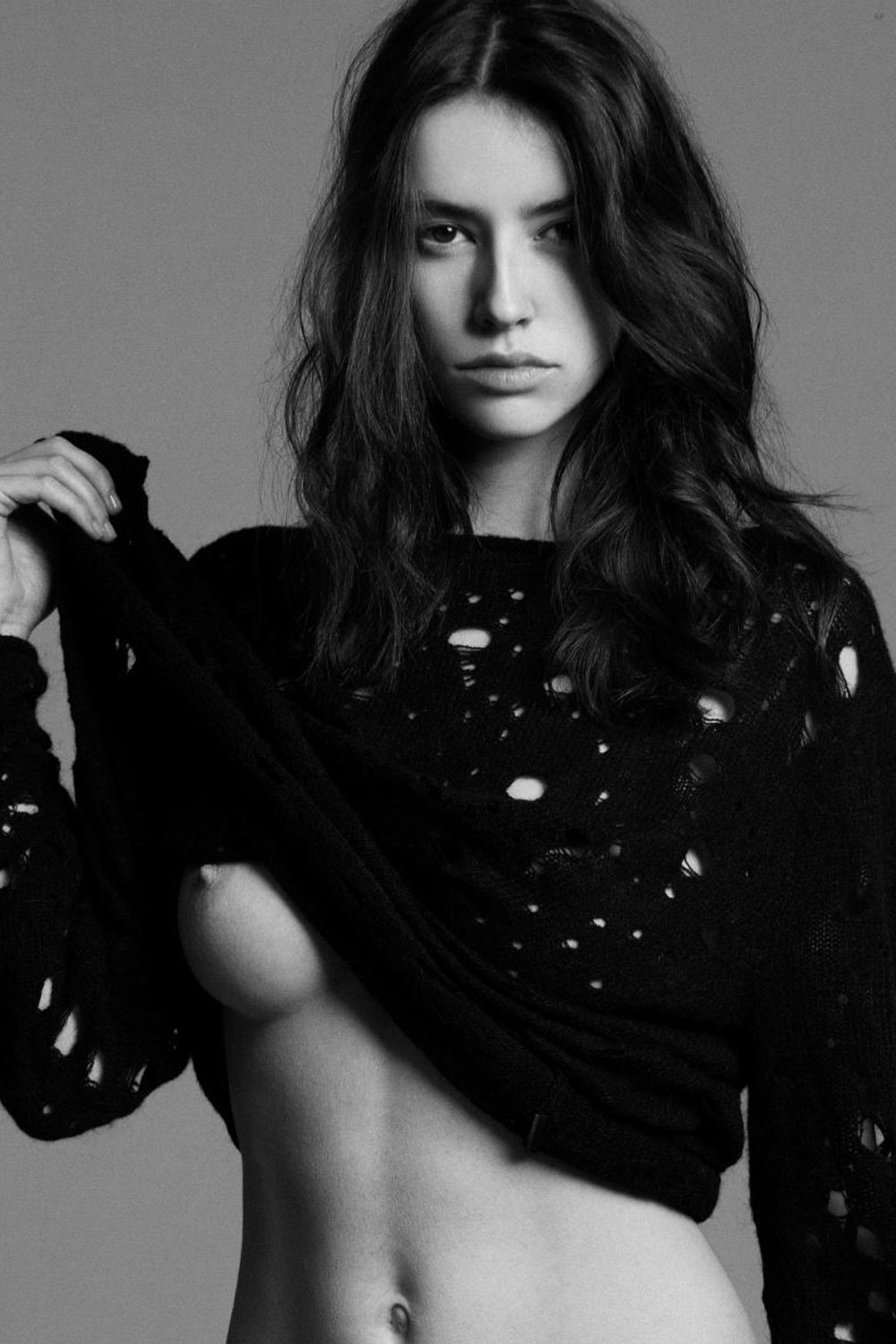 1000x1500, 212 Kb / девка, кофта, сиська, ч/б