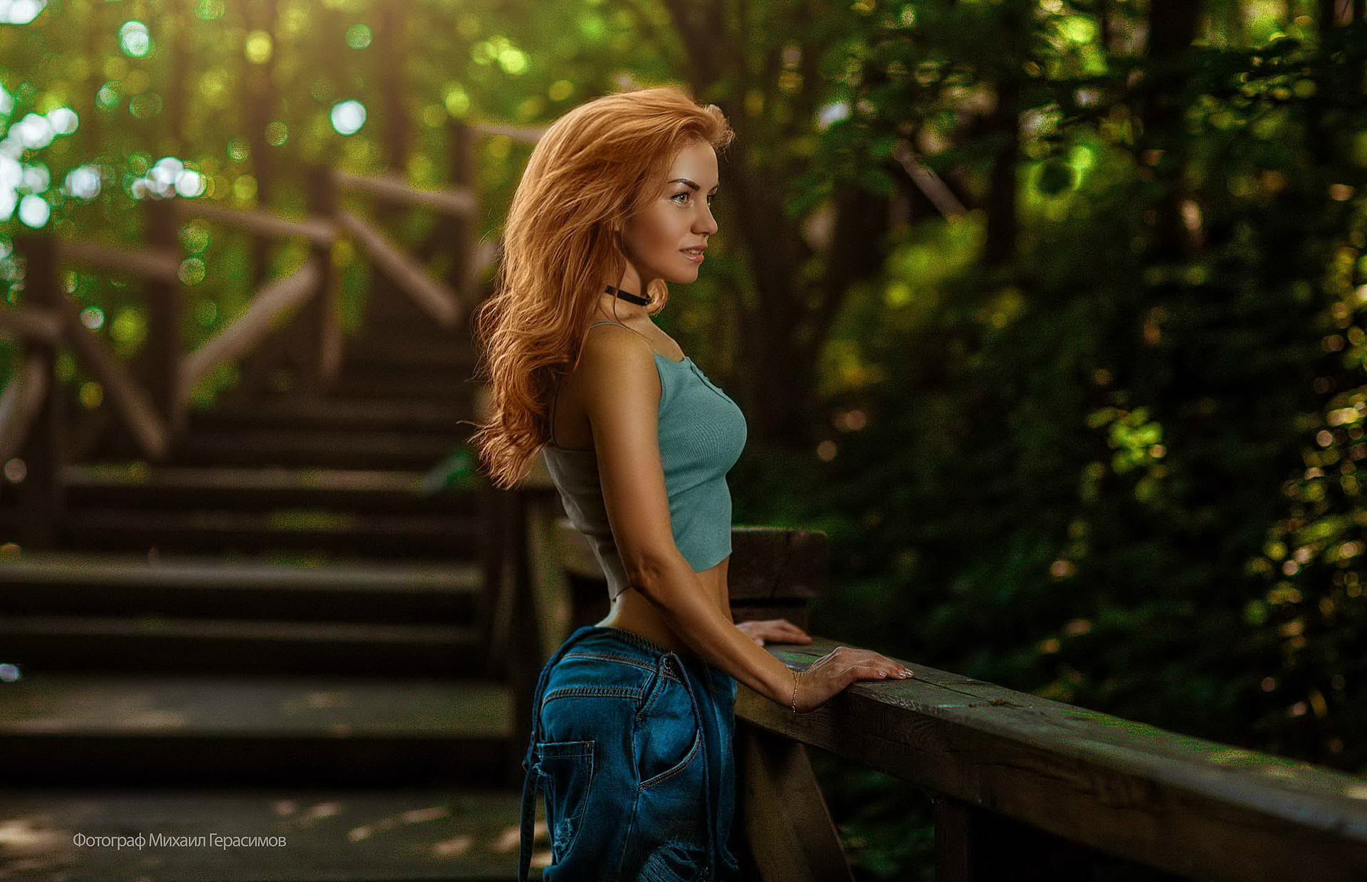 1920x1239, 619 Kb / рыжая, лестница, герасимов, джинсы, топ, чокер