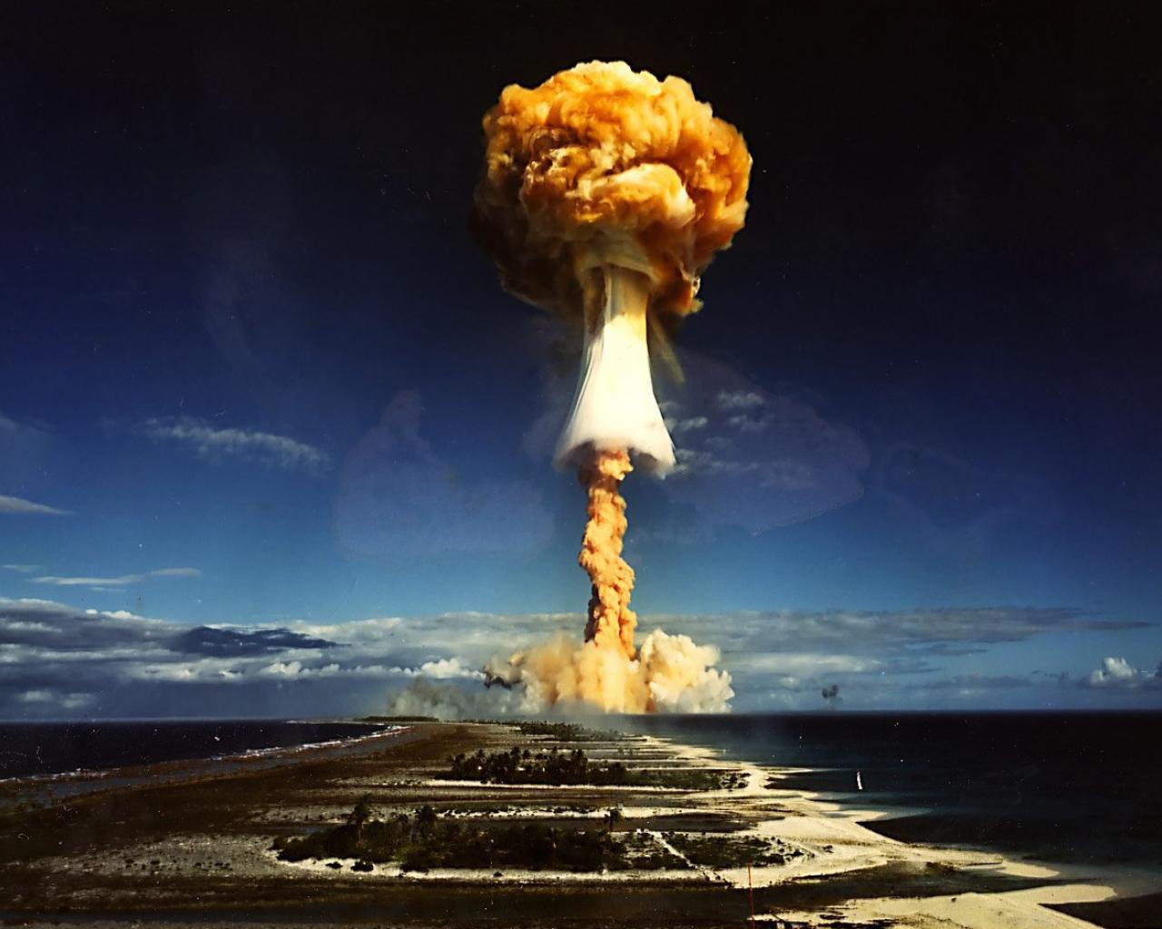 1280x1024, 112 Kb / взрыв, гриб