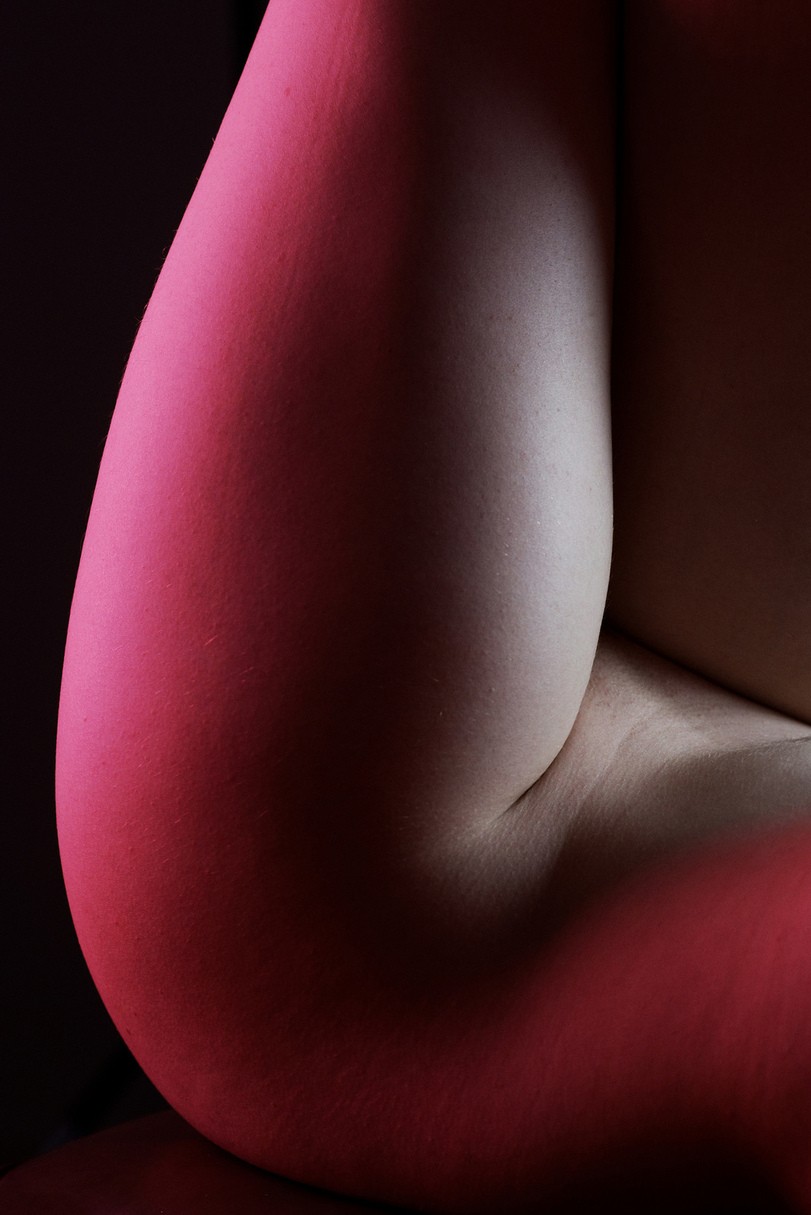 811x1215, 124 Kb / бёдра, розовый, бритая