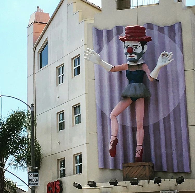 750x742, 190 Kb / балерина, клоун, пуанты, пачка, перчатки, цилиндр, инсталляция