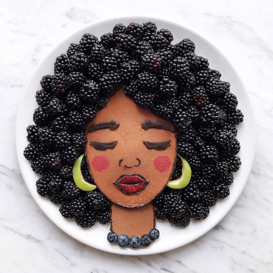 1080x1080, 193 Kb / ежевика, девушка, негритянка, портрет, черника, тарелка