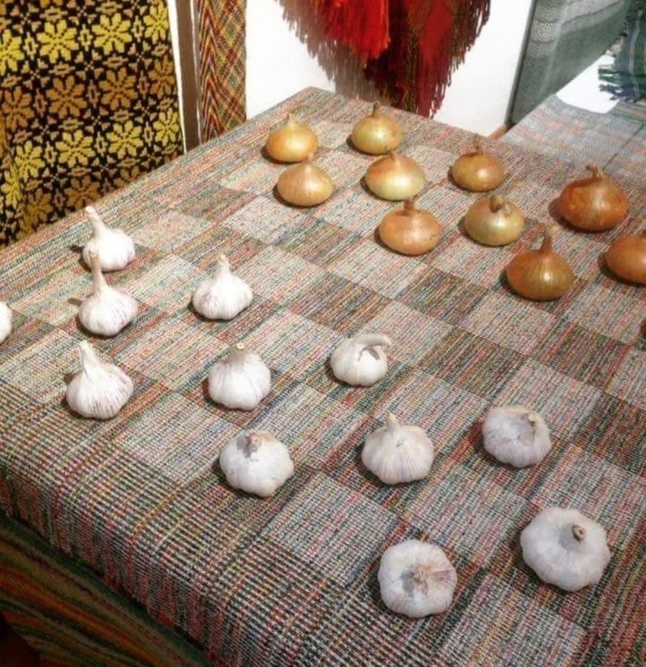 929x960, 252 Kb / чеснок, лук, шашки