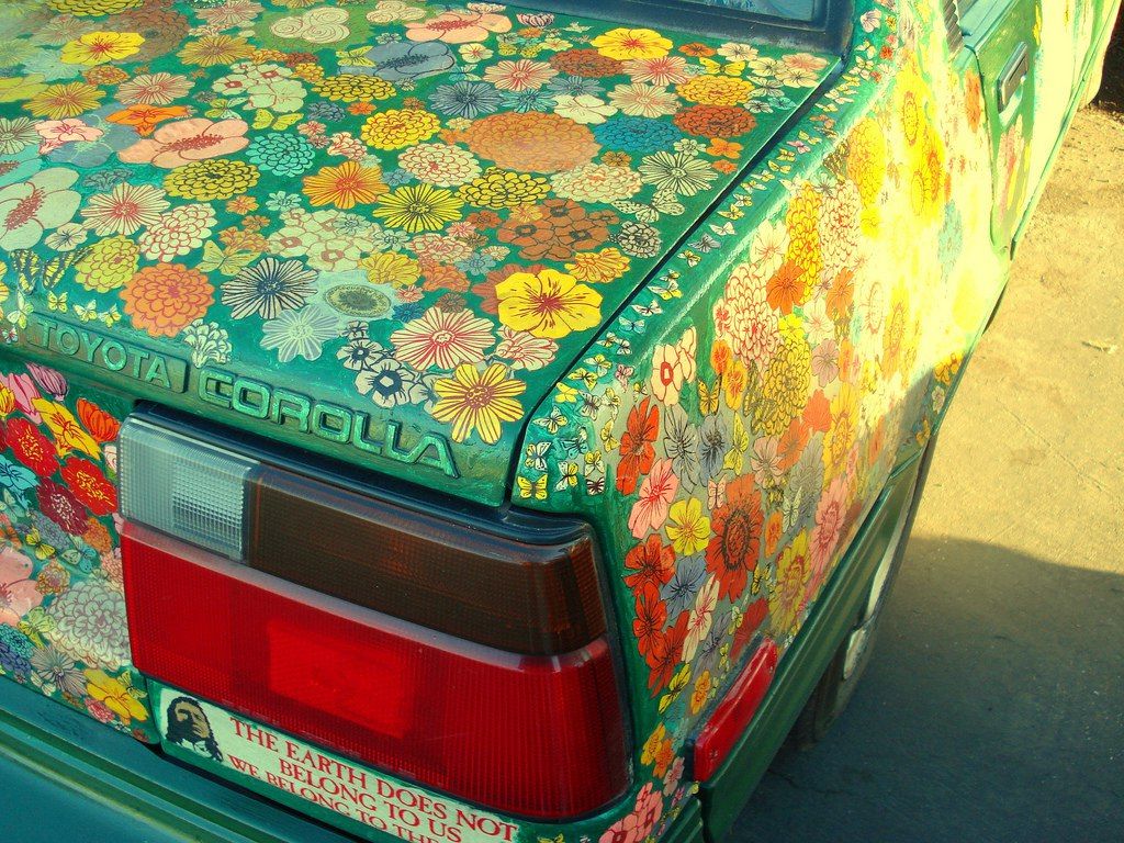 1024x768, 222 Kb / автомобиль, цветы, тойота, королла