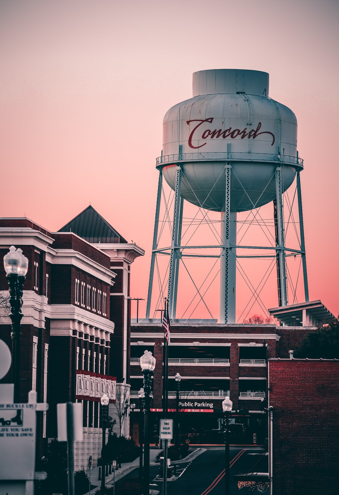 1100x1608, 284 Kb / водонапорная, башня, парковка, город, здание, вечер, небо, закат, конкорд, согласие