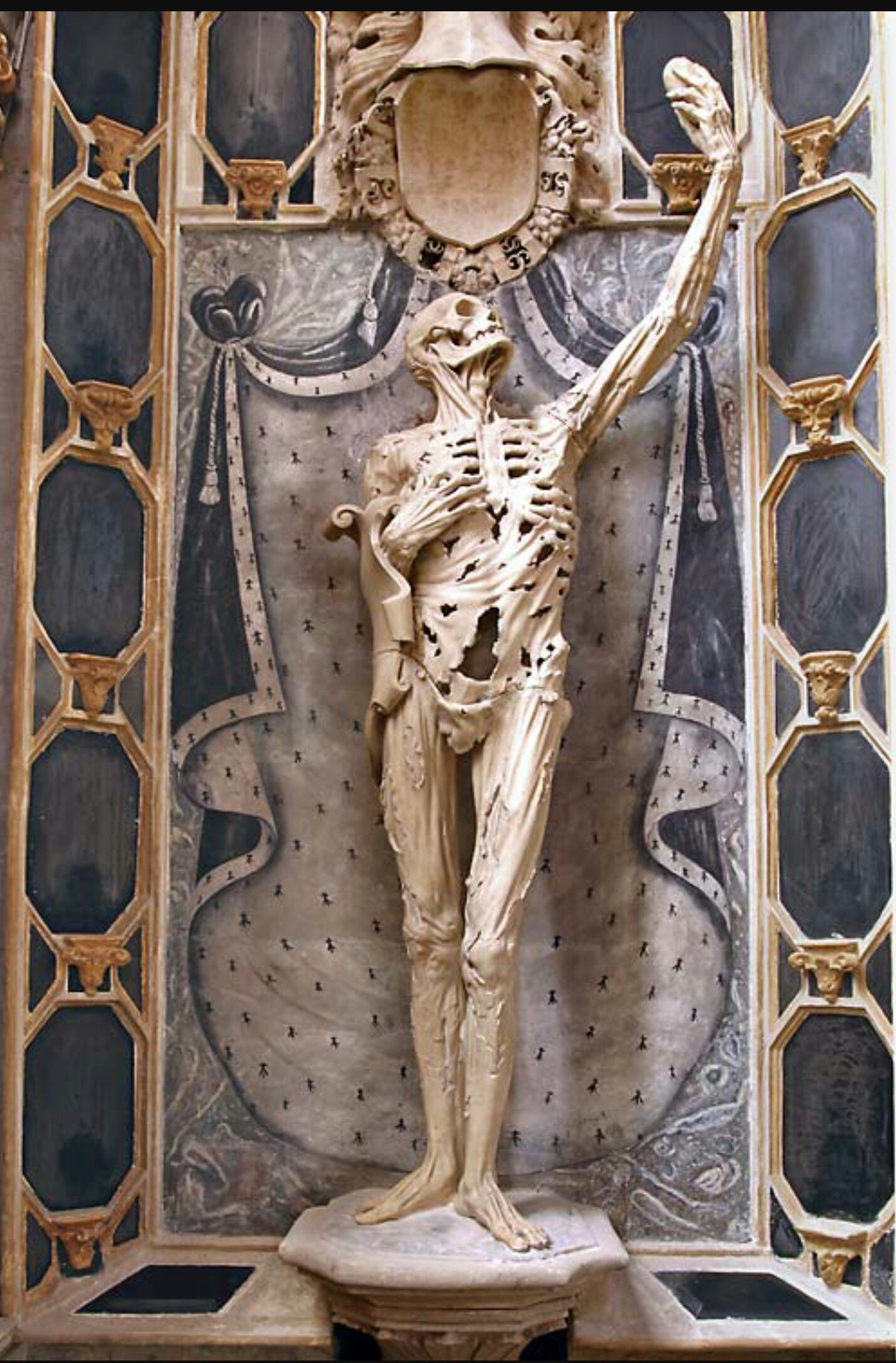 1429x2173, 403 Kb / гробница, статуя, памятник, скелет, мантия, Рене де Шалон