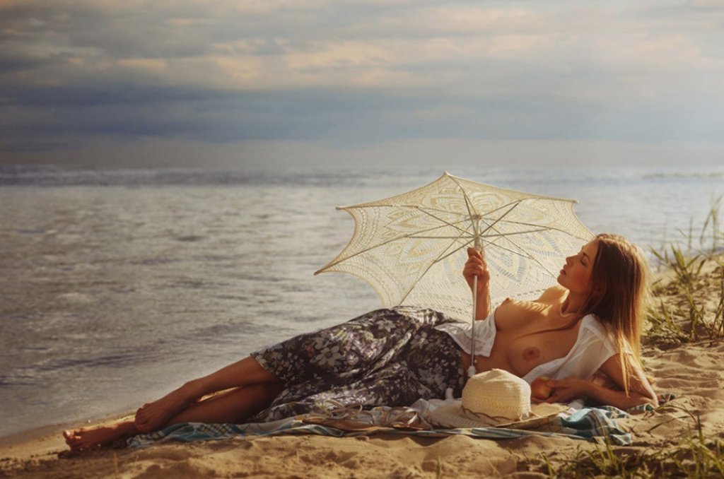 1024x678, 97 Kb / зонт, шляпа, море, берег, топлесс, David Dubnitskiy, Давид Дубницкий