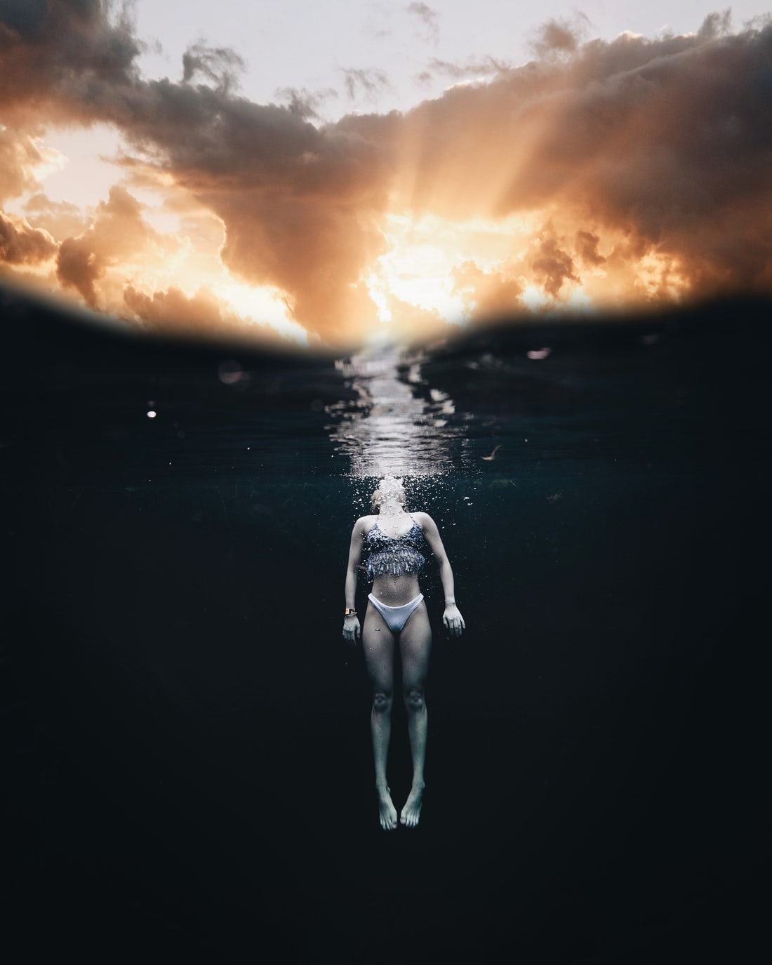 1100x1375, 94 Kb / под водой, небо, облака, трусы, плавки, майка, топ