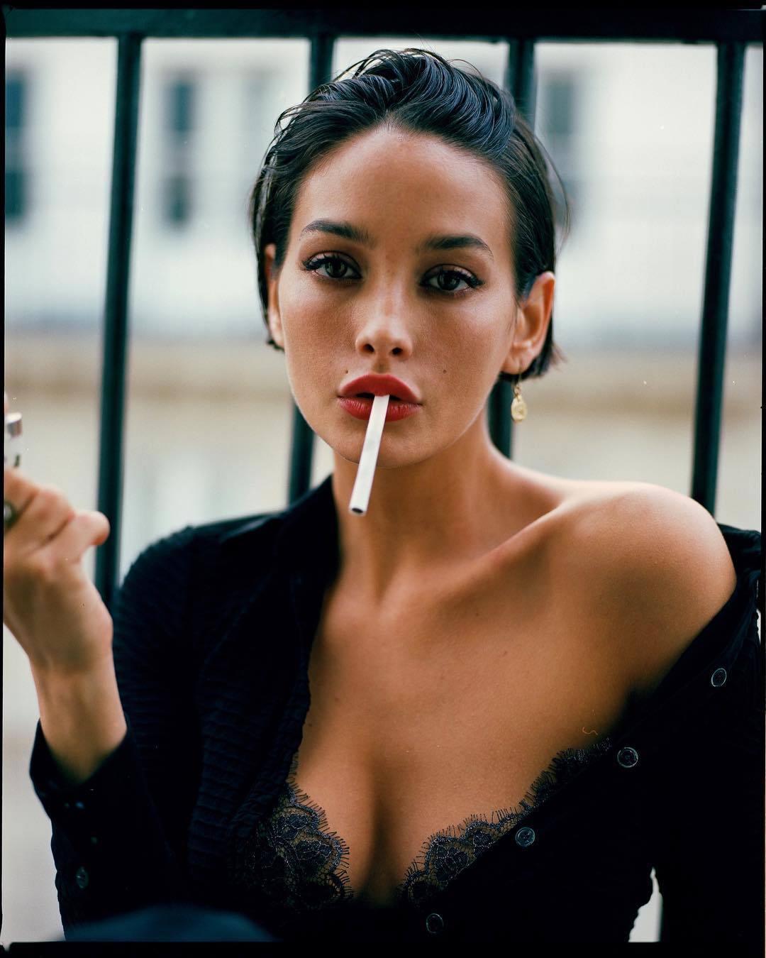 1080x1350, 105 Kb / сигарета, уточка, брюнетка, taylorlashae