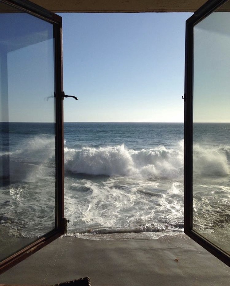 749x933, 189 Kb / вода, волна, песок, окно