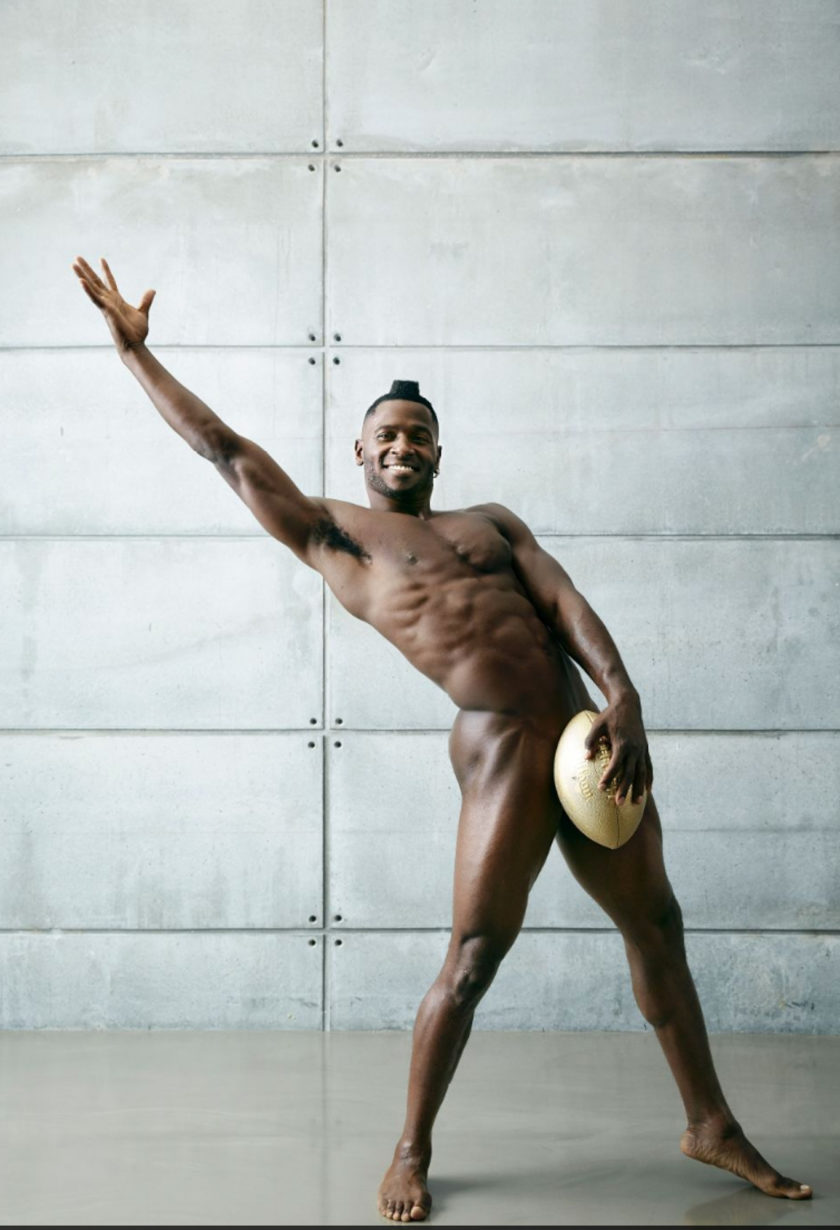 840x1230, 115 Kb / мужчина, голый, негр, мяч, радость