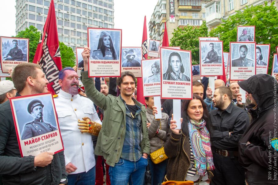 910x607, 627 Kb / палка, доска, флешмоб, политота