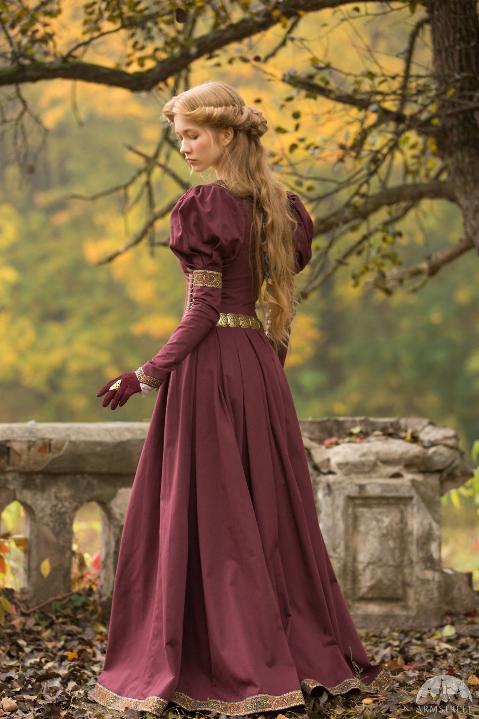 1600x2400, 344 Kb / блондинка, платье, женщина, пояс, перстень