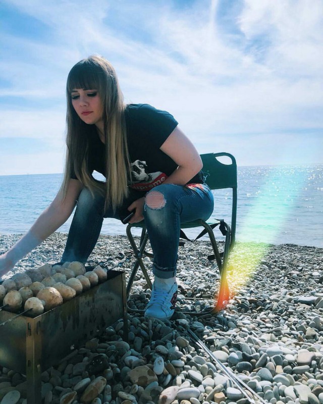 640x800, 137 Kb / Баба, море, картошка, мангал