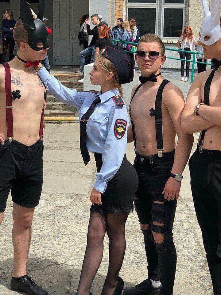 720x958, 216 Kb / Полиция, зайчики, выпускной