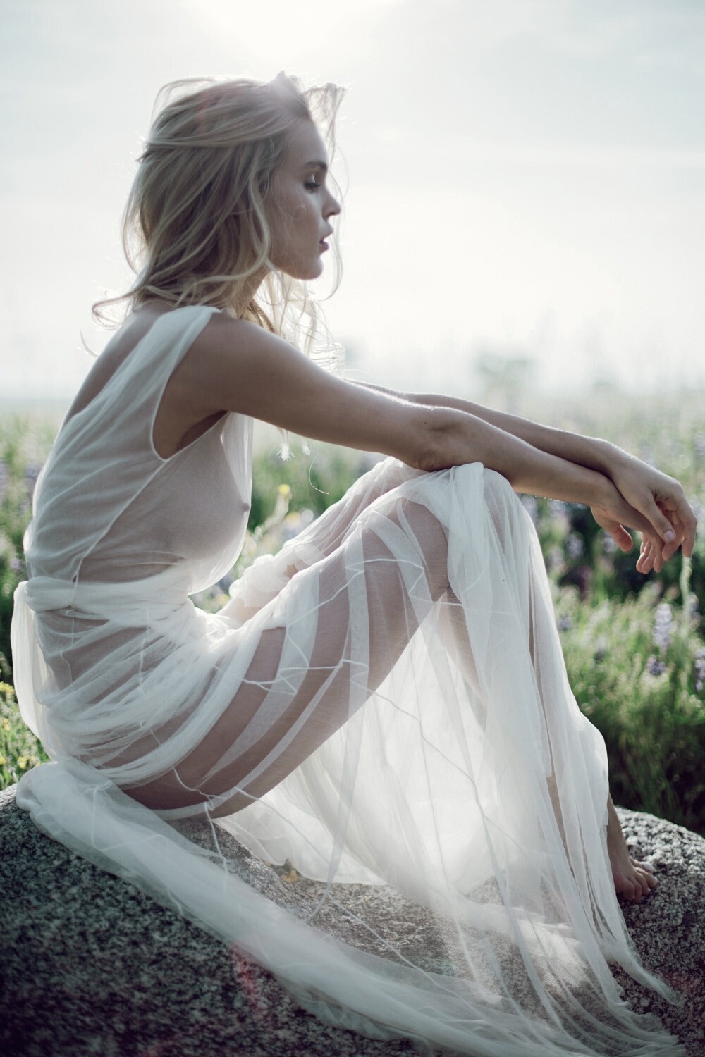 1000x1500, 255 Kb / блондинка, платье, прозрачное, сидит, камень, поле, цветы, трава, небо