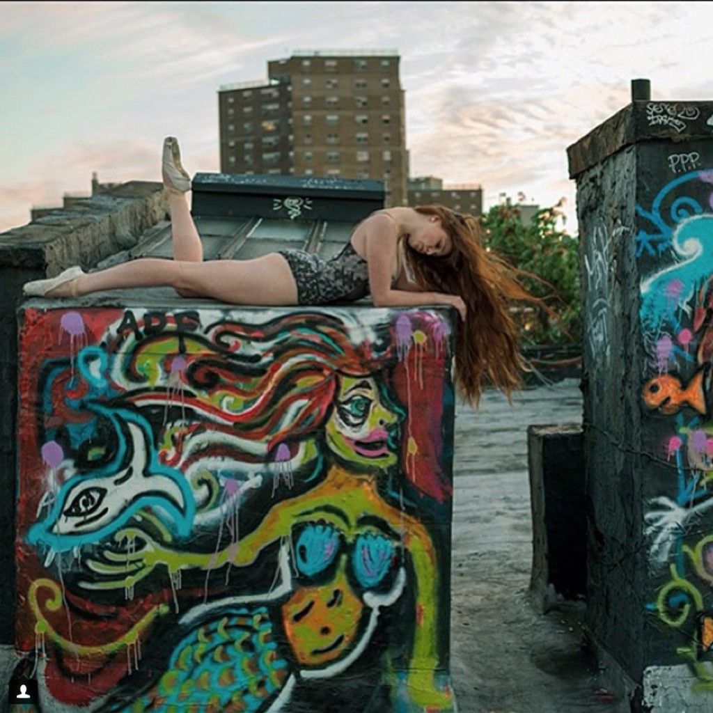 1024x1024, 220 Kb / рыжая, женщина, боди, чешки, рисунки