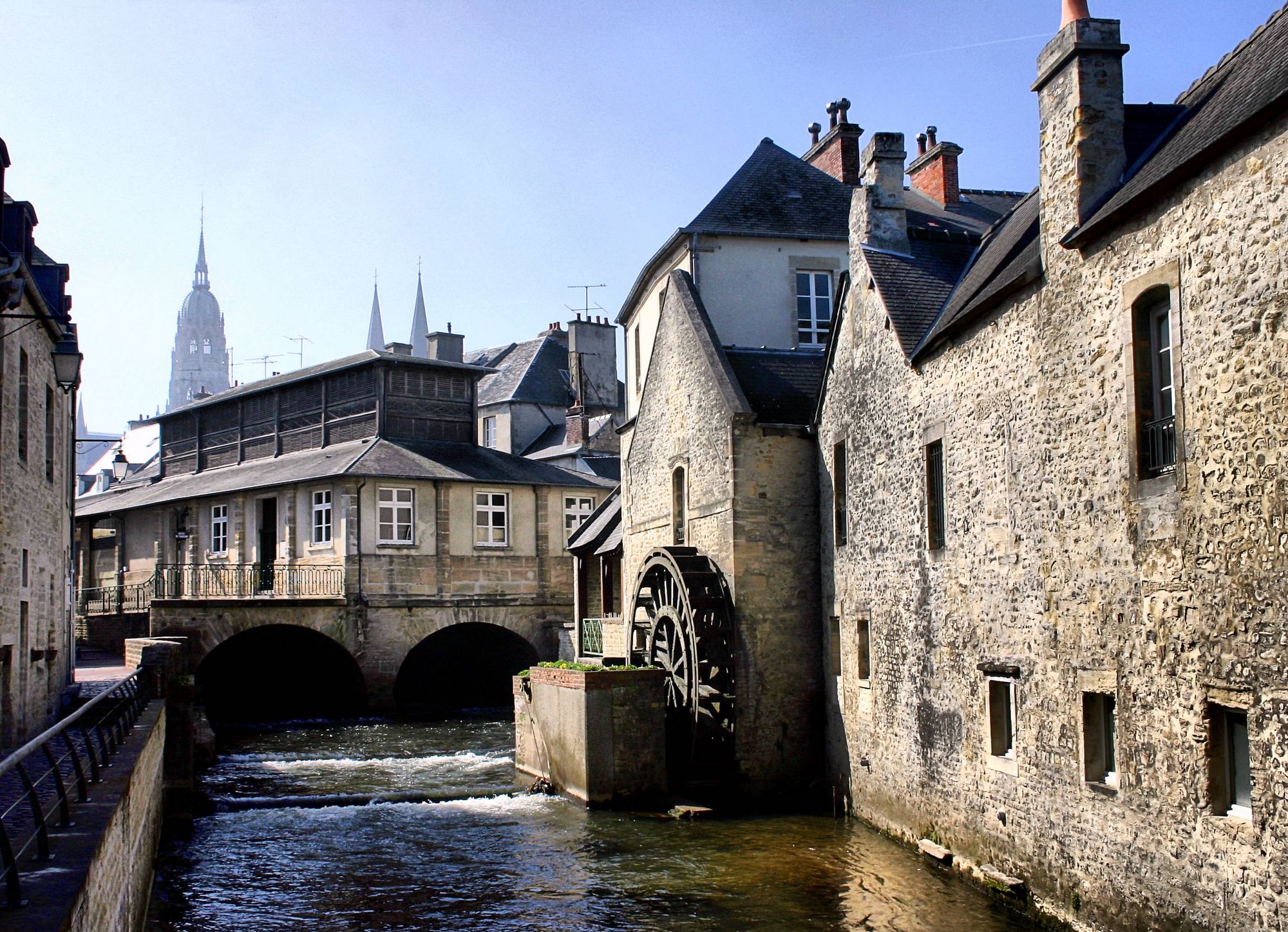 2000x1447, 620 Kb / UdoChristmann, колесо, мельница, река, дома, мост, Франция, Байё