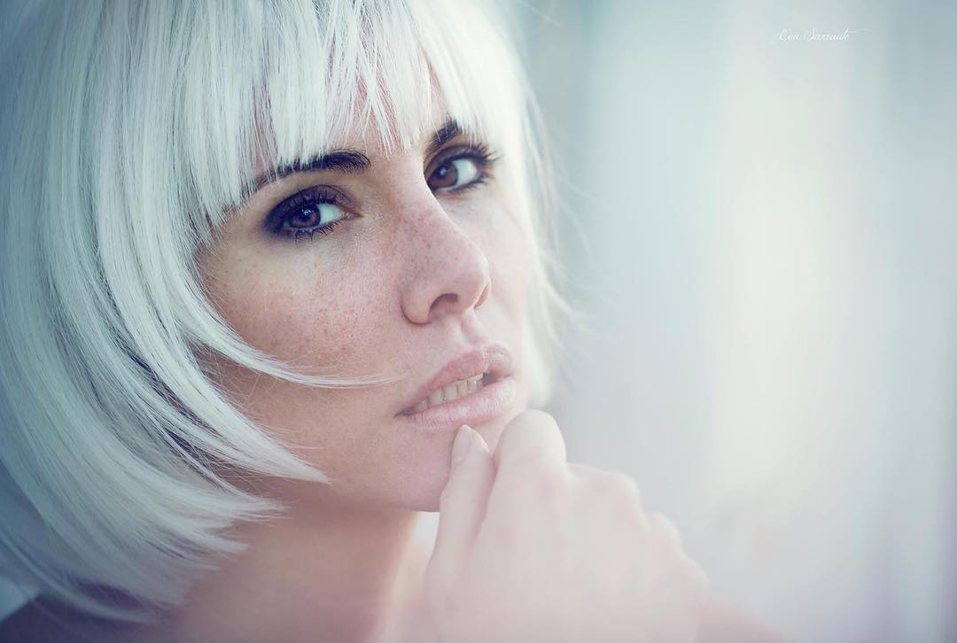 1080x726, 51 Kb / блондинка, веснушки, взгляд