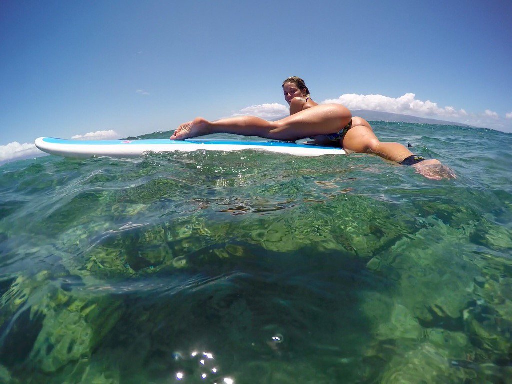 1024x768, 119 Kb / серфинг, доска, попа, ноги, море