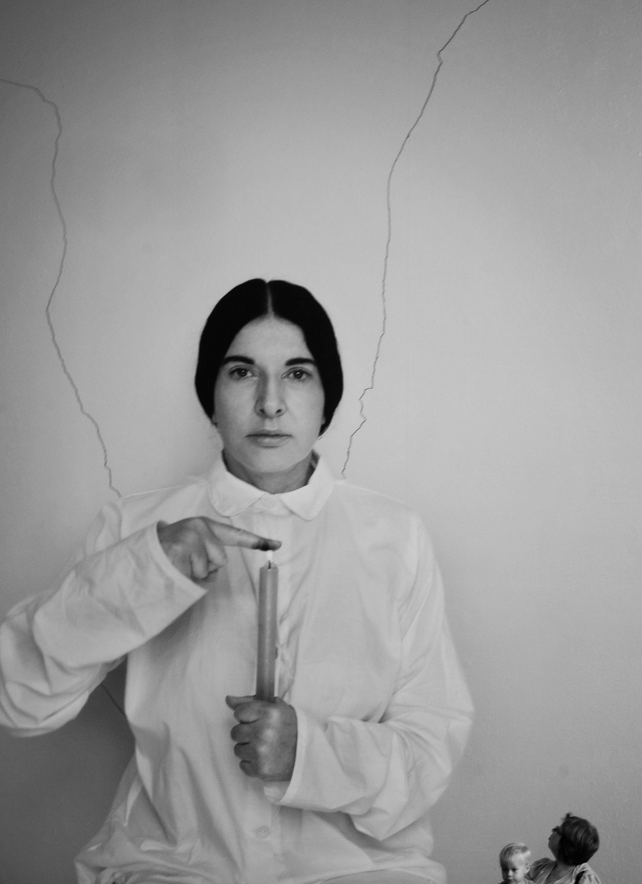 1280x1761, 302 Kb / женщина, свеча, палец, жжёт, ч/б